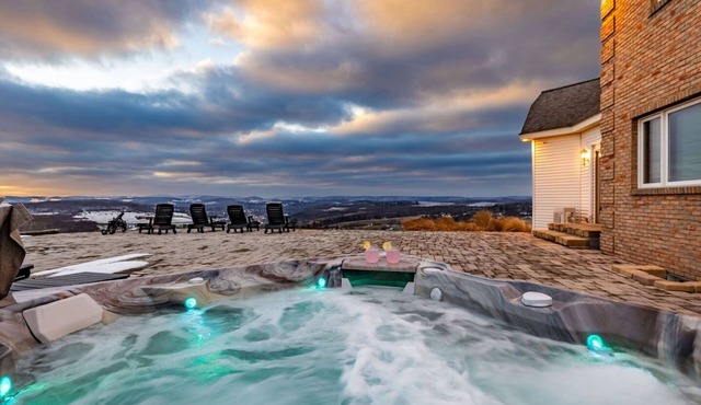 Top of the World Wellsboro -Spacious Home w/Pickleball, HOT TUB, Pond, A+ View!