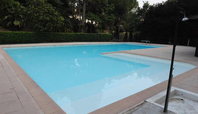 TOP PENTHOUSE Mit 60m2 TERRASSE UND SWIMMING POOL