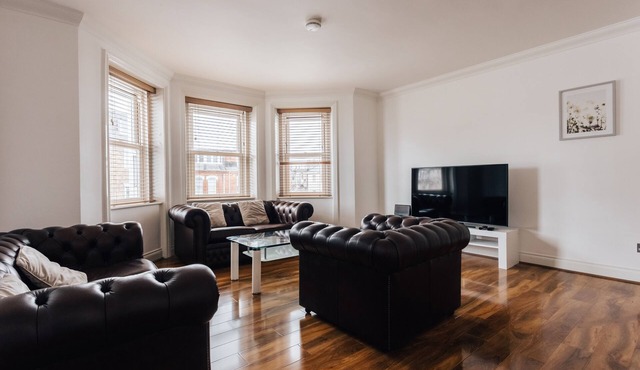 Top quality two bed apartment near beach front