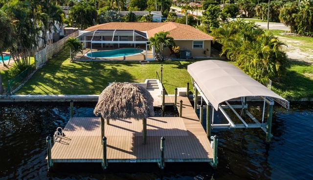 TOP RATED! Beautiful 4BR Gulf access villa w/pool, dock, tiki hut – Yacht Club.