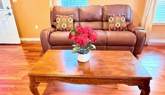 Top-Rated Cozy Home~DFW Hub~AT&T~Six Flags~Airport