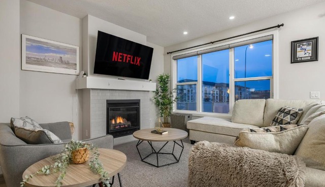 Top Rated Designer Home with Free Banff Access, Netflix, Kids Play Area, Sleeps 8