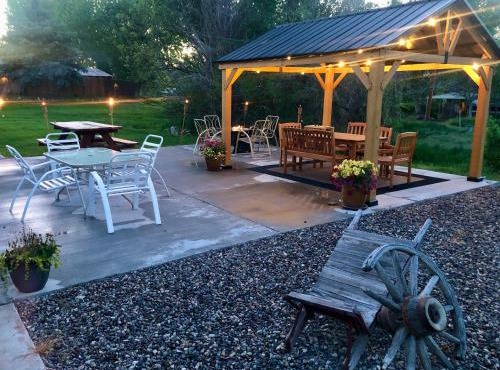 Top Rated, Families Dream, Pool Passes, One Minute To The Hot Springs, Location Perfect & Amenity Rich, Pup Friendly, Discover An Exceptional Wyoming Stay, Thermopolis River Walk Home at Hot Springs State Park, 'Where Families and Fisherman Stay'