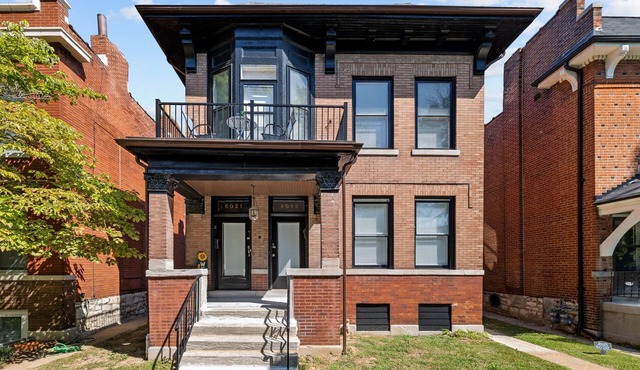 TOP RATED! FANTASTIC LOCATION! St. Louis near Delmar LOOP, WASHU, Forest Park!