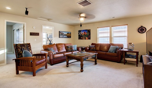 Top-Rated for Families – Park, Toys, Game Room, Garage, A/C + Comfy Movie Loft