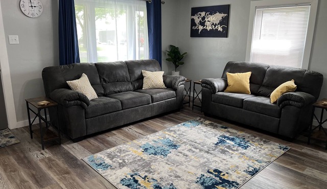 Top-Rated Home Near Ball State & IU Hospital & Winter Specials