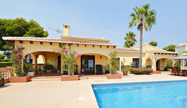 TOP RATED - Luxury 4 Bed Villa in Javea