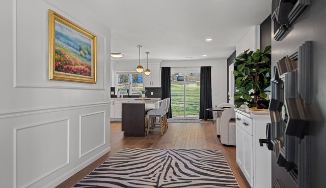 Top-Rated Premier 3-Bedroom Spotless & Charming Home