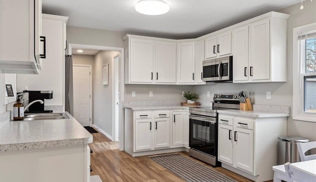 Top-Rated Premier 3-Bedroom Spotless & Charming House