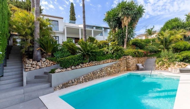 Top Renovated 4BDRM Luxury Villa - Frontline Golf