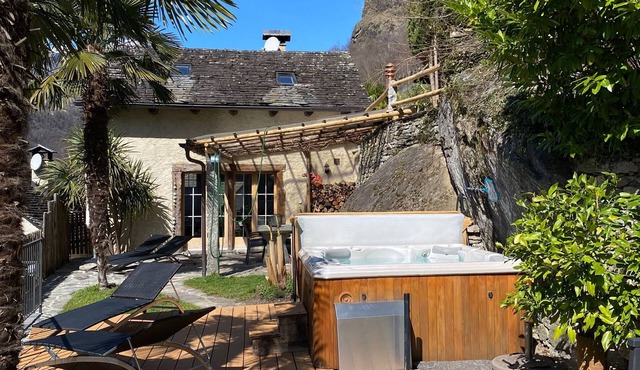 Top rustico with heated outdoor whirlpool and sauna
