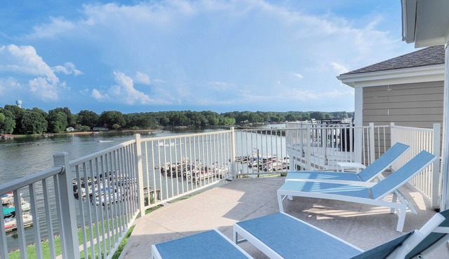 Top Shelf Luxury Penthouse | 3 Bedrooms |Loft |Decks