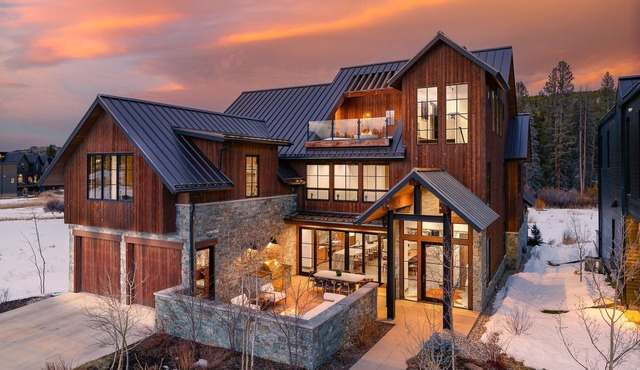 Top Vacation Home In The Entire Area With Endless Amenities - Must View