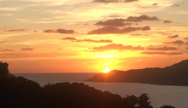 Top villa in a quiet residential area swimming pool & walking distance to sea