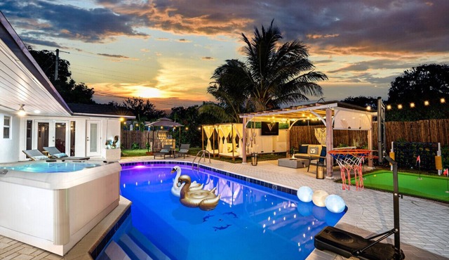 Top Villa w/Game Room Hot Tub & Htd Pool Near Beach