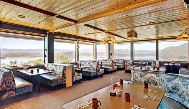 Topaz Lodge