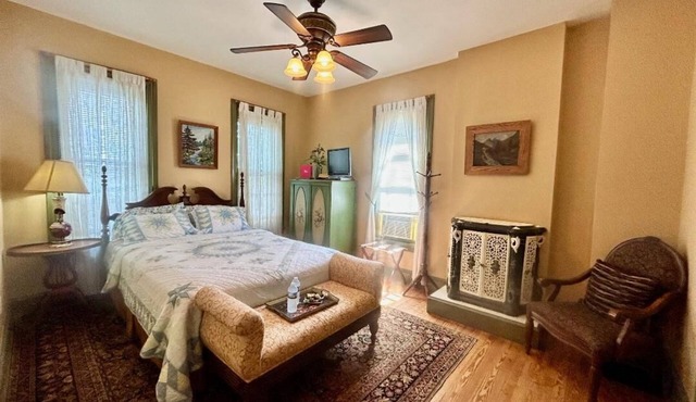 Topaz Room at The Amethyst Inn B&B with jacuzzi tub and gourmet breakfast