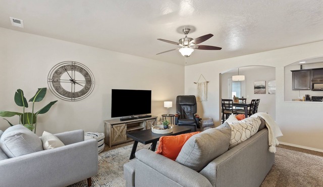 TopGolf Discount, Pets Welcome, Near St Lukes Perfect Location