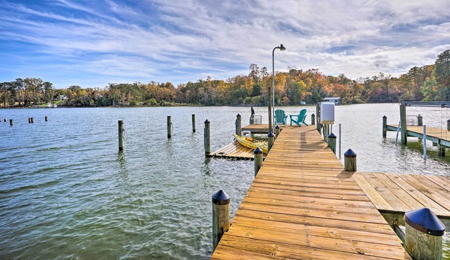Topping Riverfront Bungalow w/ Dock & Kayaks!