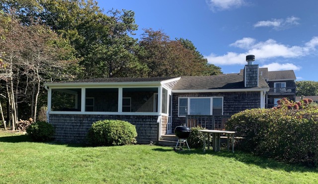 Topside Cottage with private beach access!