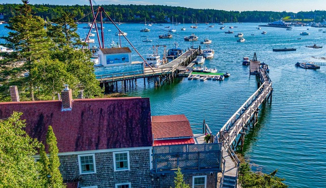 Topside - Cozy 2BR Unit w/Dockside Views