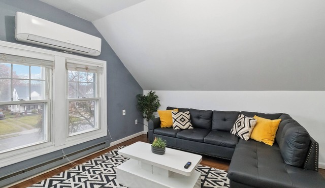 TopUnit Floor Near Airport One bedroom