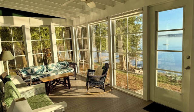 Torch Lake Cottage Screened-Porch Walk to Alden Historic Family Retreat