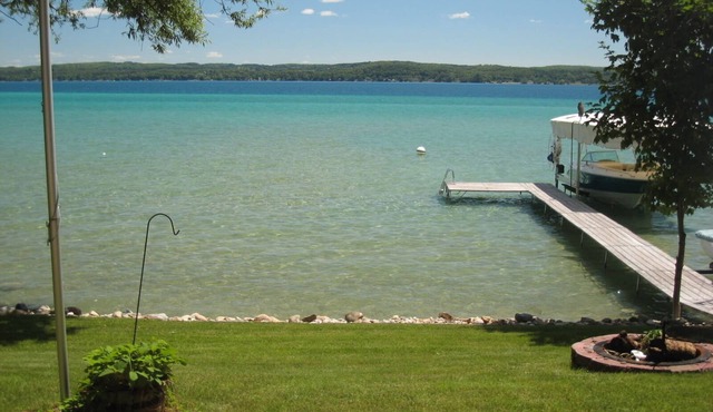 Torch Lake Lakefront Cottage With Large Boat Lift ~ Includes Kayaks!