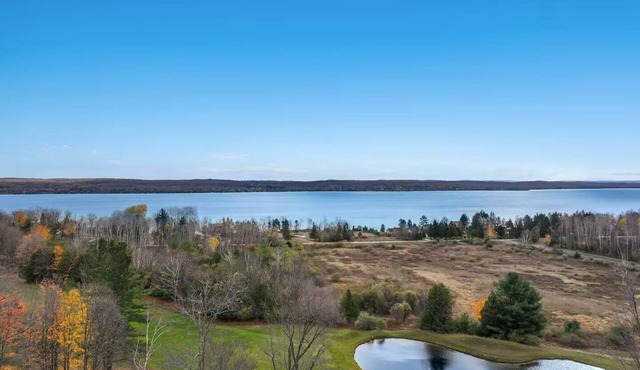 🛶 Torch Lake Vista – A-Ga-Ming Golf & Lakeview Condo | Large Patio ➠ 741/Unit 9A