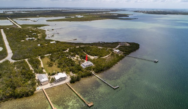 Torchview Lookout- Secluded Waterfront Retreat With 240’ Dock On Niles Channel