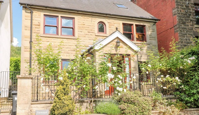 TORESTYN, family friendly, with a garden in Darley Dale