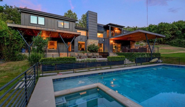Toro Canyon: 6mi to DT Austin · Heated/Cooled Pool · Hot Tub · Sport Court