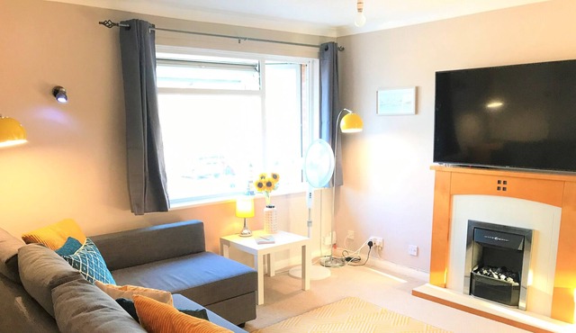 Toronto Apartment in Seaside Town with Parking