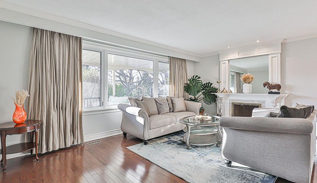 Toronto Back To Park Luxury Detached 4 Bedroom 2 Bathroom Double Garage House