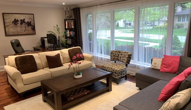 Toronto Charming 3 Bedrooms House Close to Airport