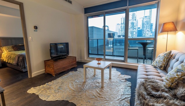 Toronto Luxury Condo Rental – Posh Suite with City Views & Great Amenities