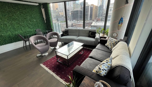 Toronto's Most Beautiful Unit at the Best Location for Monthly Rent