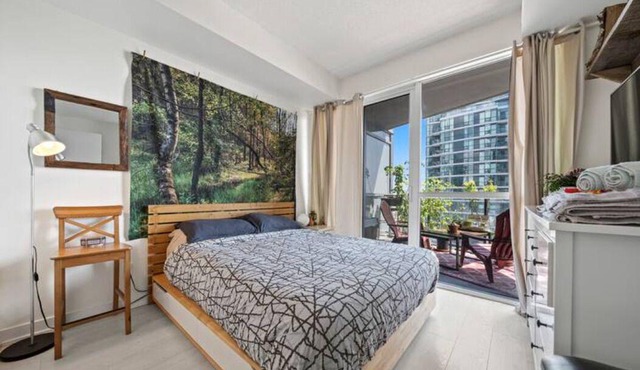 Toronto skyline | lake | all day long for long term and remote workers