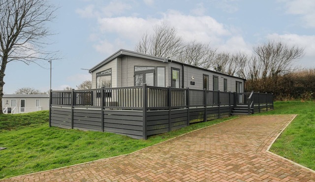 TORONTO SWIFT, pet friendly, country holiday cottage in Sticker