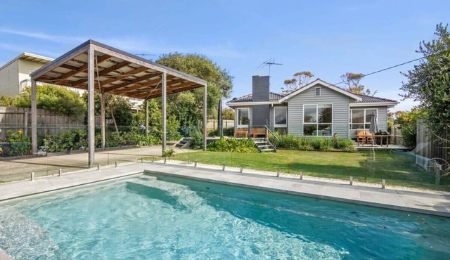 Torquay Springs | Coastal Escape with Pool & Fire