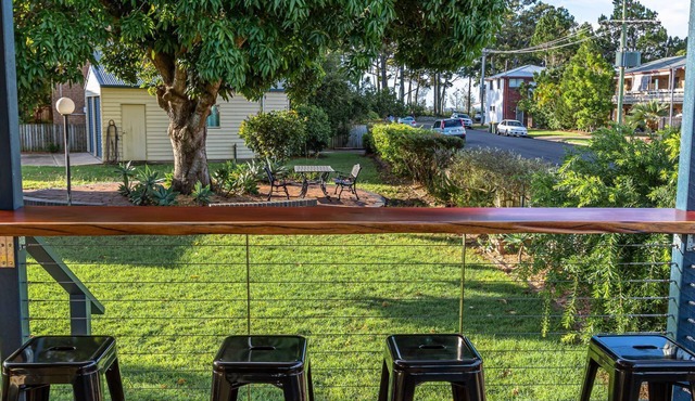 Torquay Treasure - Located in beautiful Hervey Bay less than 100m walk to the beach