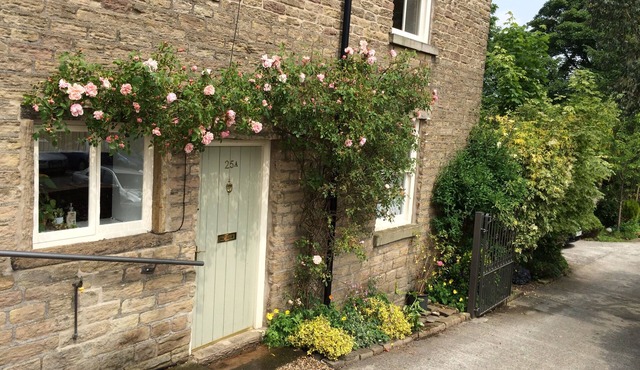 Torr Top Place - Peak District single level property. Great access and amenities