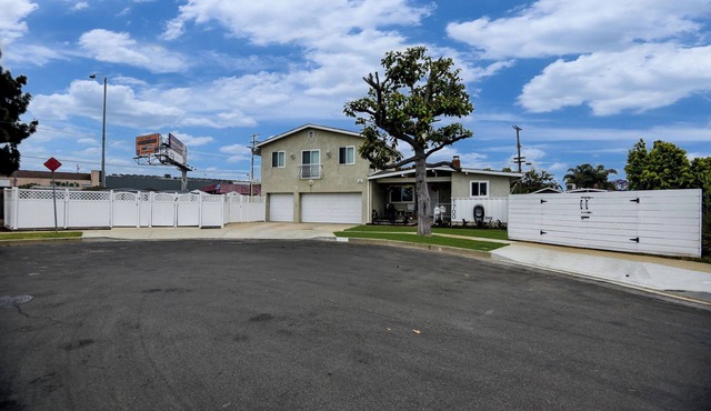 Torrance Mid Century Home Close To Beaches, Shopping, Dining, Entertainment