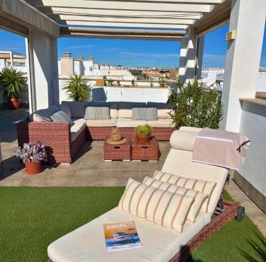 Torremar 81: Exclusivo apartamento con terraza