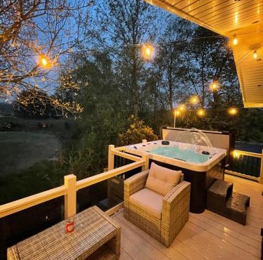 Torrey Pines - 2 bedroom hot tub lodge with free golf, NO BUGGY