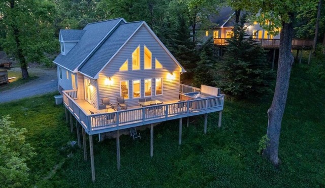 Torry Ridge-hot tub, mountain views, fireplace
