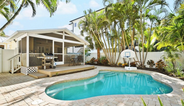 Tortuga Cottage. Private Pool. Pet-Friendly