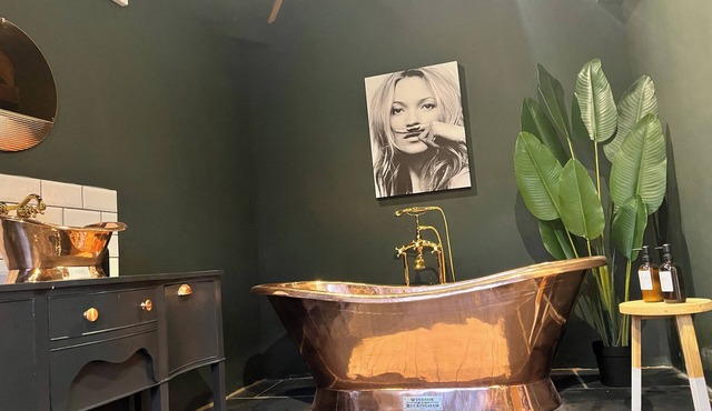 Torworth - 1 Bed Barn - Sleeps 3 - Hot Tub