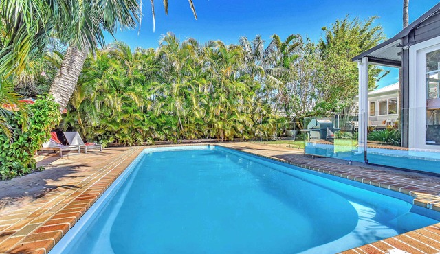 "Tosca" Elegant Merewether Beach House with Pool