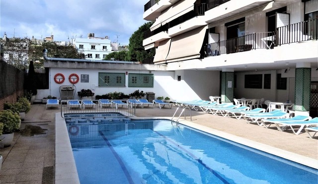 Tossa De Mar: Studio close to the beach with pool and terrace